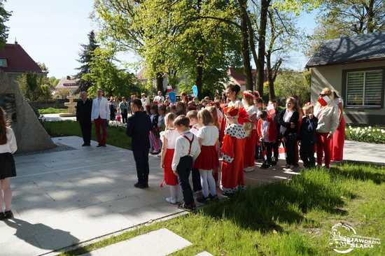 [FOTO] Uczniowie z Jaworzyny Śląskiej celebrowali Święto Konstytucji 3 Maja