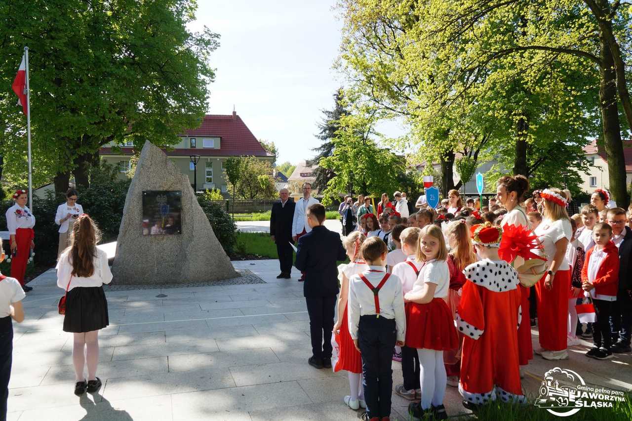 [FOTO] Uczniowie z Jaworzyny Śląskiej celebrowali Święto Konstytucji 3 Maja