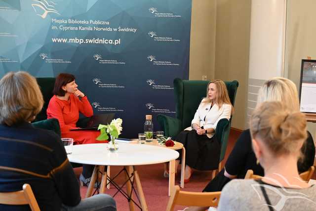 [FOTO] Spotkanie z Anitą Odachowską w świdnickiej bibliotece