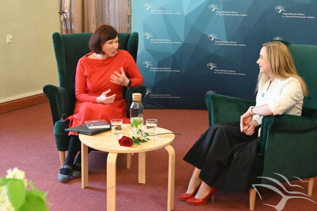 [FOTO] Spotkanie z Anitą Odachowską w świdnickiej bibliotece