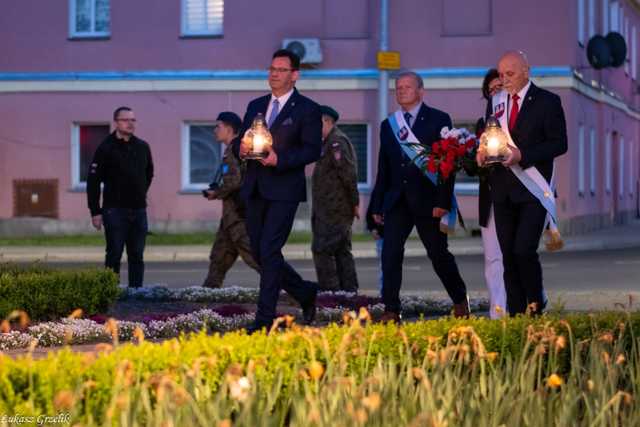 [FOTO] Odegrali scenę koronacji Bolesława Chrobrego. Obchody 1000-lecia Królestwa Polskiego w Strzegomiu