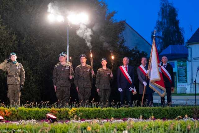 [FOTO] Odegrali scenę koronacji Bolesława Chrobrego. Obchody 1000-lecia Królestwa Polskiego w Strzegomiu