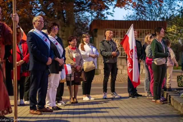 [FOTO] Odegrali scenę koronacji Bolesława Chrobrego. Obchody 1000-lecia Królestwa Polskiego w Strzegomiu