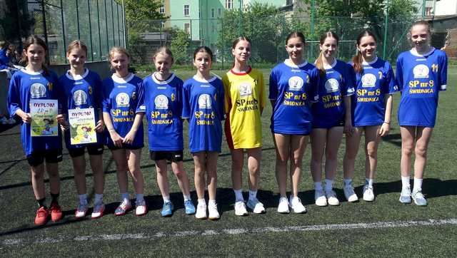 [FOTO] Dziewczęta z klas 5-6 rywalizowały w międzyszkolnym turnieju piłkarskim