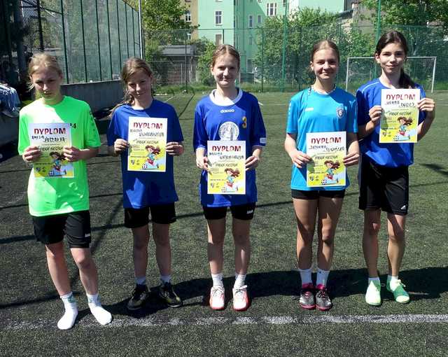 [FOTO] Dziewczęta z klas 5-6 rywalizowały w międzyszkolnym turnieju piłkarskim