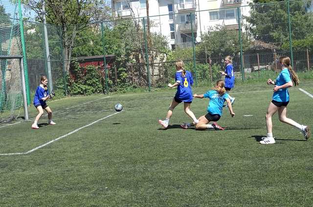 [FOTO] Dziewczęta z klas 5-6 rywalizowały w międzyszkolnym turnieju piłkarskim