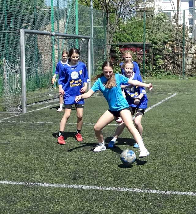 [FOTO] Dziewczęta z klas 5-6 rywalizowały w międzyszkolnym turnieju piłkarskim