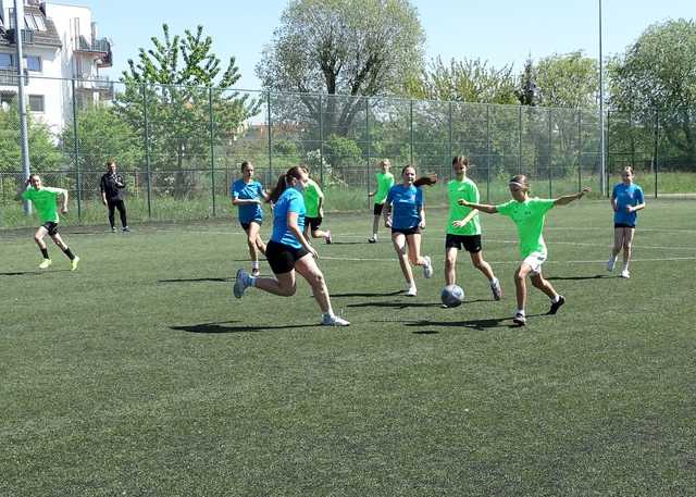 [FOTO] Dziewczęta z klas 5-6 rywalizowały w międzyszkolnym turnieju piłkarskim
