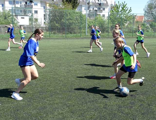 [FOTO] Dziewczęta z klas 5-6 rywalizowały w międzyszkolnym turnieju piłkarskim
