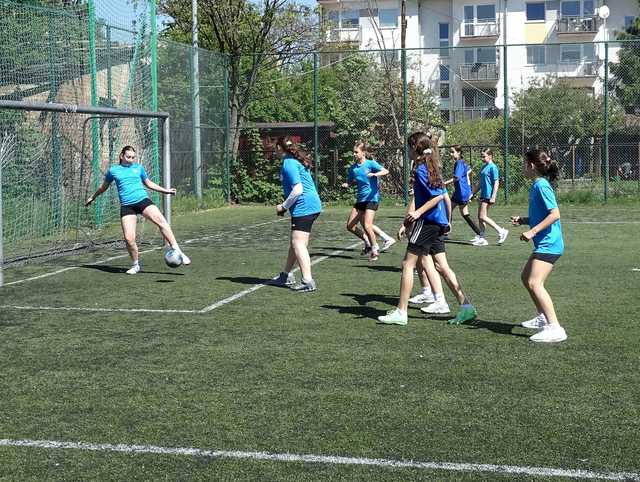 [FOTO] Dziewczęta z klas 5-6 rywalizowały w międzyszkolnym turnieju piłkarskim