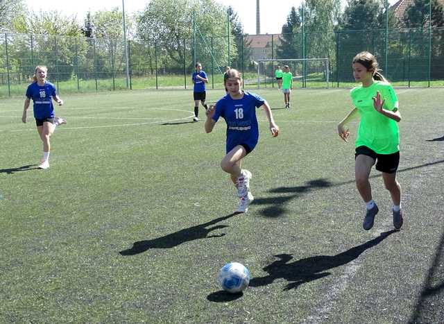 [FOTO] Dziewczęta z klas 5-6 rywalizowały w międzyszkolnym turnieju piłkarskim