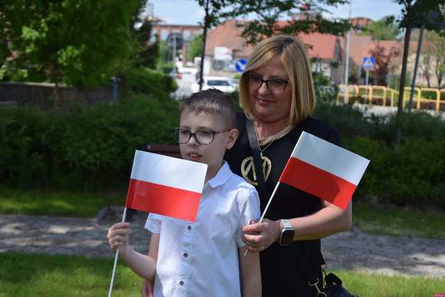 [FOTO] Pszenno biało-czerwone – uroczyste obchody Dnia Flagi RP 