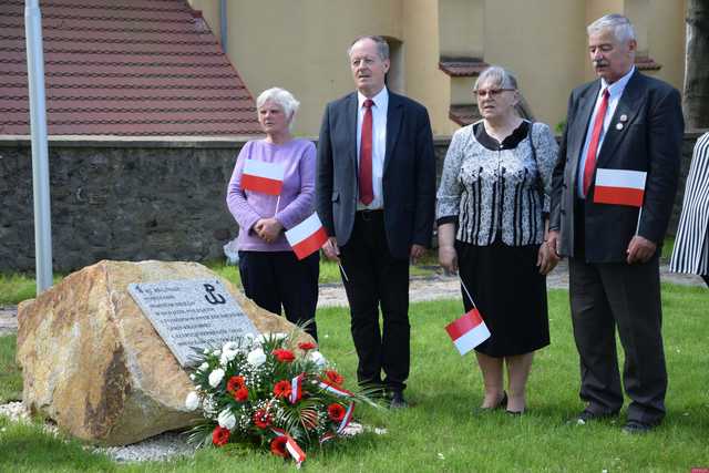 [FOTO] Pszenno biało-czerwone – uroczyste obchody Dnia Flagi RP 