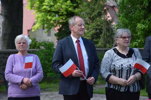[FOTO] Pszenno biało-czerwone – uroczyste obchody Dnia Flagi RP 