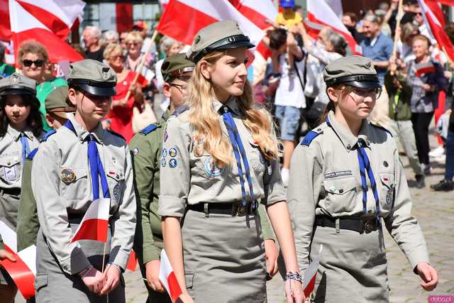 [WIDEO/FOTO] Świdnica w biało-czerwonych barwach. Obchody Święta Flagi RP