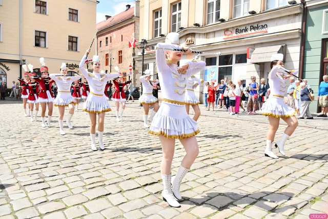 [WIDEO/FOTO] Świdnica w biało-czerwonych barwach. Obchody Święta Flagi RP