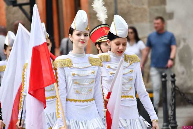 [WIDEO/FOTO] Świdnica w biało-czerwonych barwach. Obchody Święta Flagi RP