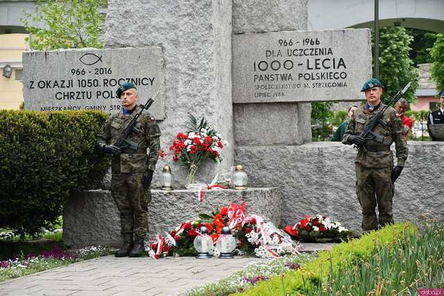 [WIDEO/FOTO] W Strzegomiu upamiętnili 234. rocznicę uchwalenia Konstytucji 3 Maja