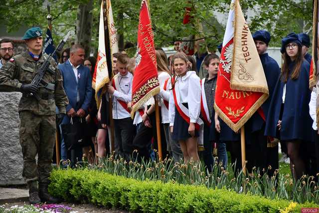 [WIDEO/FOTO] W Strzegomiu upamiętnili 234. rocznicę uchwalenia Konstytucji 3 Maja