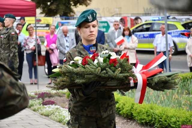[WIDEO/FOTO] W Strzegomiu upamiętnili 234. rocznicę uchwalenia Konstytucji 3 Maja