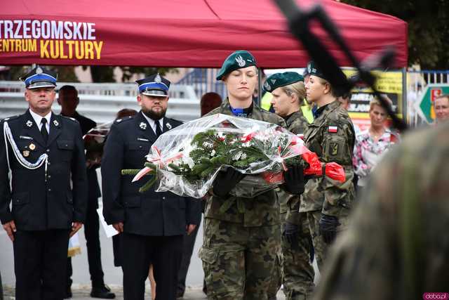 [WIDEO/FOTO] W Strzegomiu upamiętnili 234. rocznicę uchwalenia Konstytucji 3 Maja