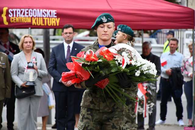 [WIDEO/FOTO] W Strzegomiu upamiętnili 234. rocznicę uchwalenia Konstytucji 3 Maja