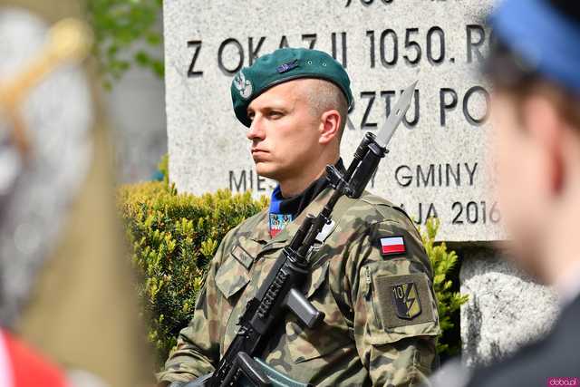 [WIDEO/FOTO] W Strzegomiu upamiętnili 234. rocznicę uchwalenia Konstytucji 3 Maja