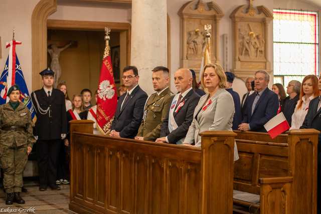 [WIDEO/FOTO] W Strzegomiu upamiętnili 234. rocznicę uchwalenia Konstytucji 3 Maja