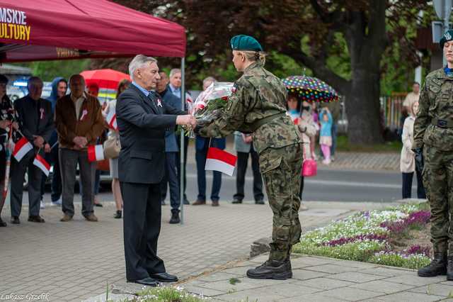 [WIDEO/FOTO] W Strzegomiu upamiętnili 234. rocznicę uchwalenia Konstytucji 3 Maja