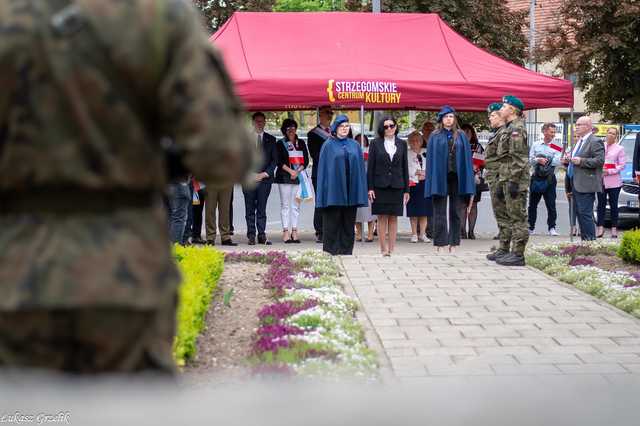 [WIDEO/FOTO] W Strzegomiu upamiętnili 234. rocznicę uchwalenia Konstytucji 3 Maja