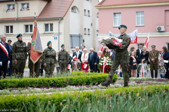 [WIDEO/FOTO] W Strzegomiu upamiętnili 234. rocznicę uchwalenia Konstytucji 3 Maja