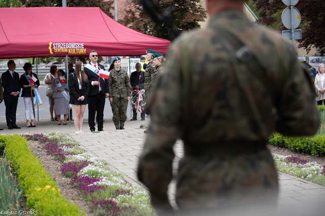 [WIDEO/FOTO] W Strzegomiu upamiętnili 234. rocznicę uchwalenia Konstytucji 3 Maja