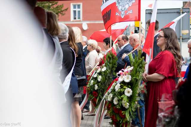 [WIDEO/FOTO] W Strzegomiu upamiętnili 234. rocznicę uchwalenia Konstytucji 3 Maja