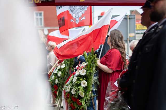 [WIDEO/FOTO] W Strzegomiu upamiętnili 234. rocznicę uchwalenia Konstytucji 3 Maja