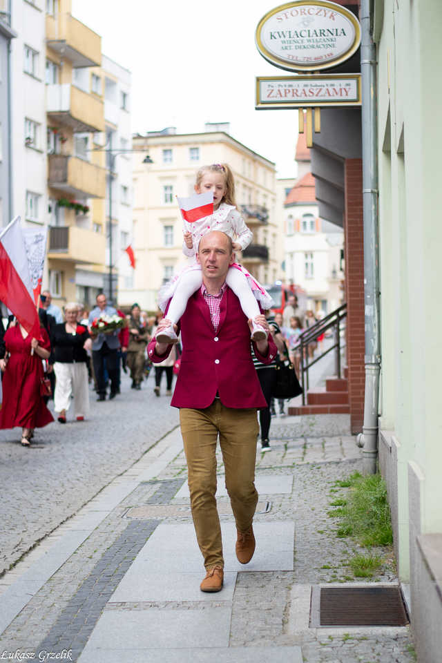 [WIDEO/FOTO] W Strzegomiu upamiętnili 234. rocznicę uchwalenia Konstytucji 3 Maja