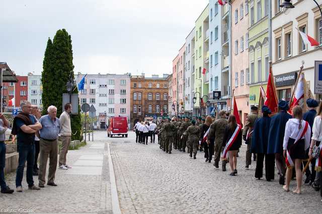 [WIDEO/FOTO] W Strzegomiu upamiętnili 234. rocznicę uchwalenia Konstytucji 3 Maja