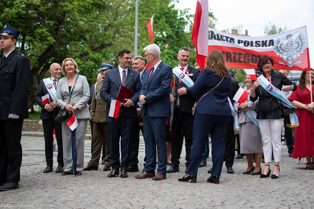[WIDEO/FOTO] W Strzegomiu upamiętnili 234. rocznicę uchwalenia Konstytucji 3 Maja