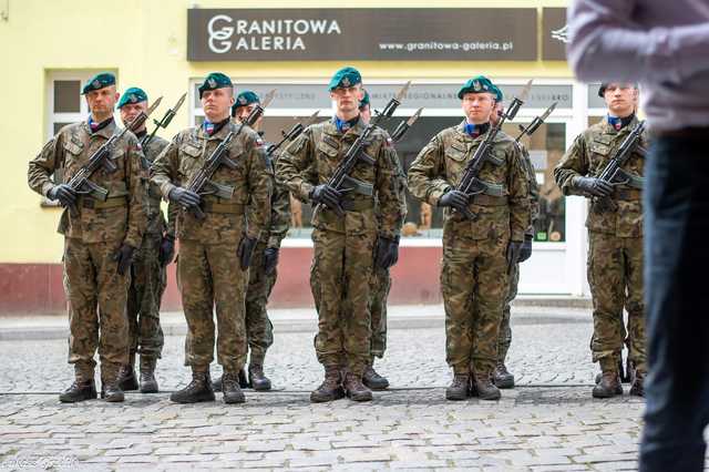 [WIDEO/FOTO] W Strzegomiu upamiętnili 234. rocznicę uchwalenia Konstytucji 3 Maja