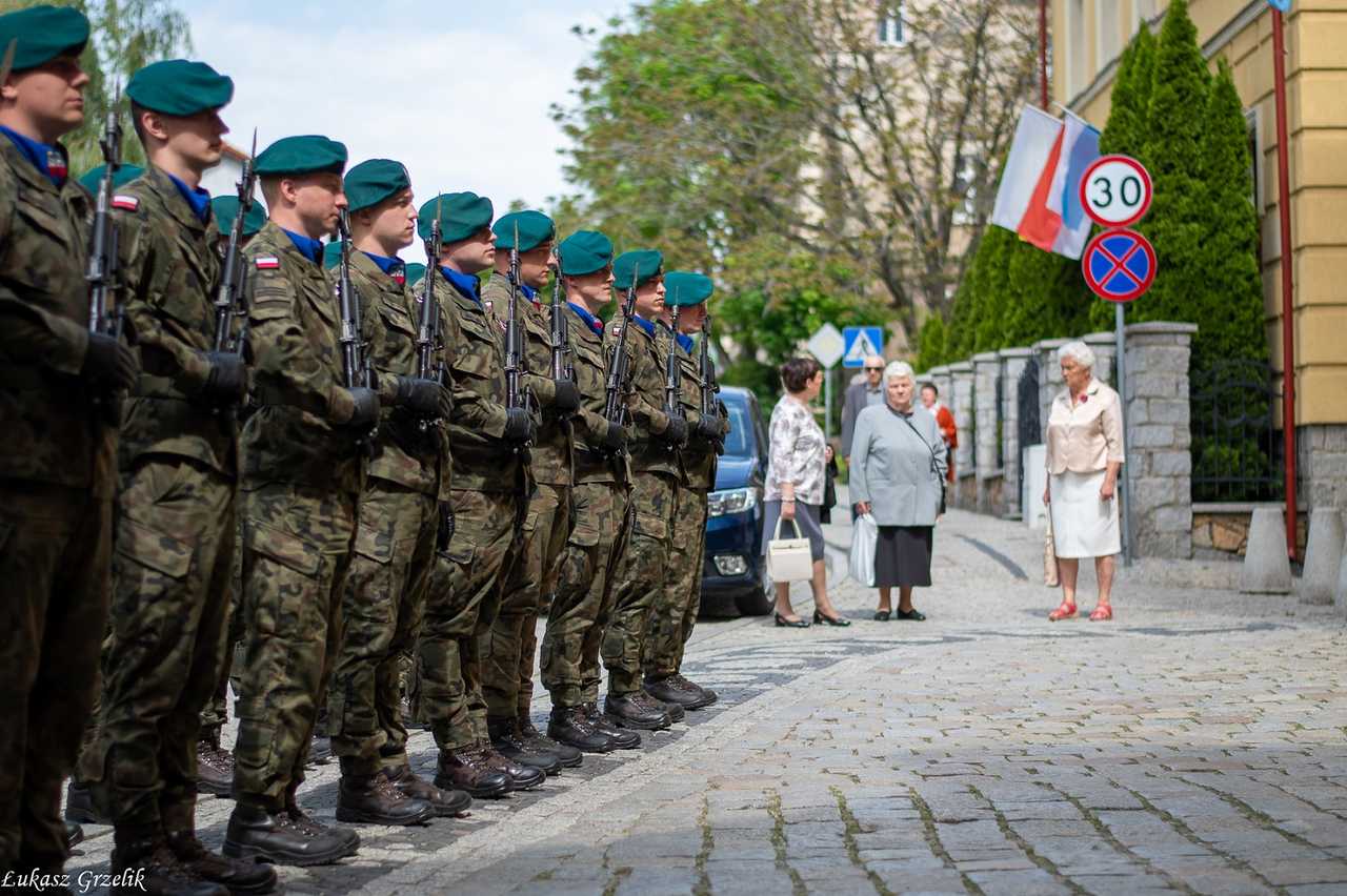 [WIDEO/FOTO] W Strzegomiu upamiętnili 234. rocznicę uchwalenia Konstytucji 3 Maja
