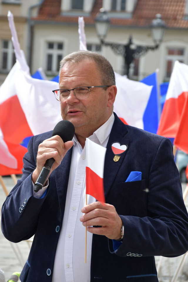 [FOTO] Biało-czerwone Świebodzice. Obchody Święta Flagi RP