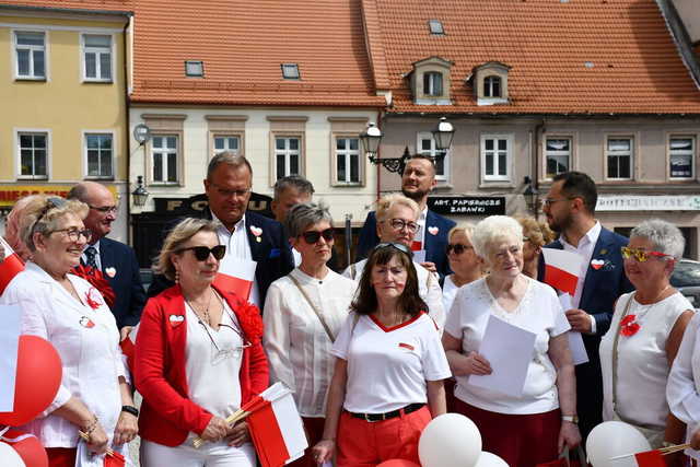 [FOTO] Biało-czerwone Świebodzice. Obchody Święta Flagi RP