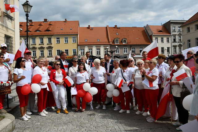 [FOTO] Biało-czerwone Świebodzice. Obchody Święta Flagi RP
