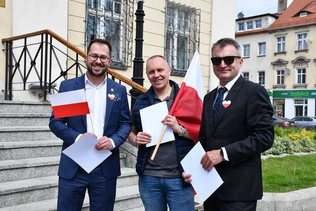 [FOTO] Biało-czerwone Świebodzice. Obchody Święta Flagi RP