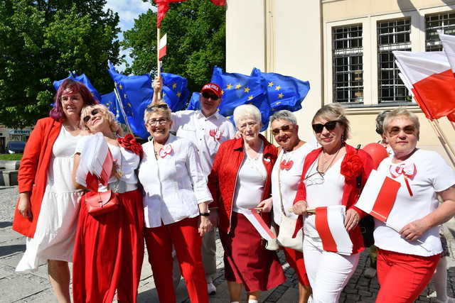 [FOTO] Biało-czerwone Świebodzice. Obchody Święta Flagi RP