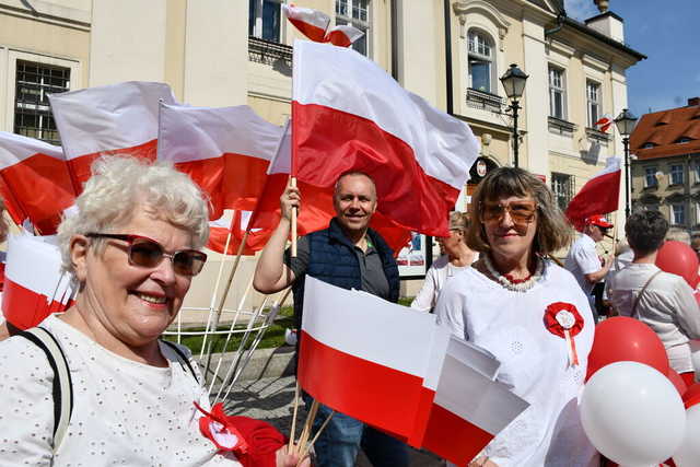 [FOTO] Biało-czerwone Świebodzice. Obchody Święta Flagi RP