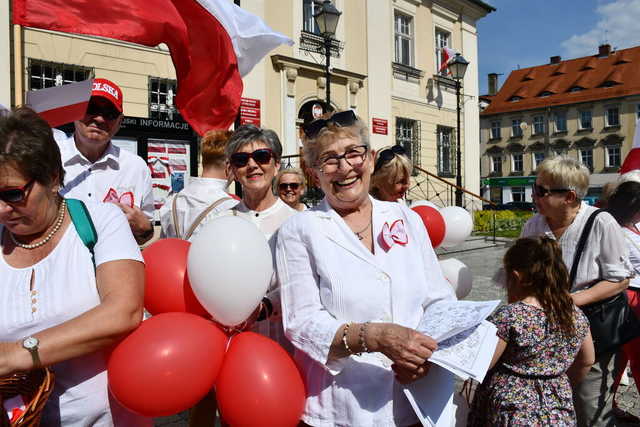 [FOTO] Biało-czerwone Świebodzice. Obchody Święta Flagi RP