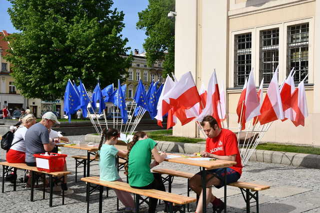 [FOTO] Biało-czerwone Świebodzice. Obchody Święta Flagi RP