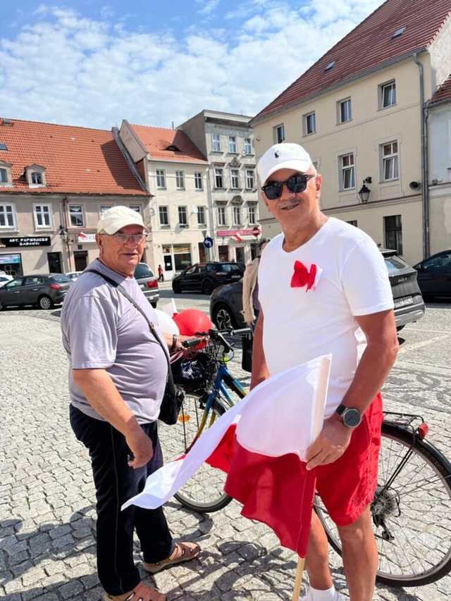 [FOTO] Biało-czerwone Świebodzice. Obchody Święta Flagi RP