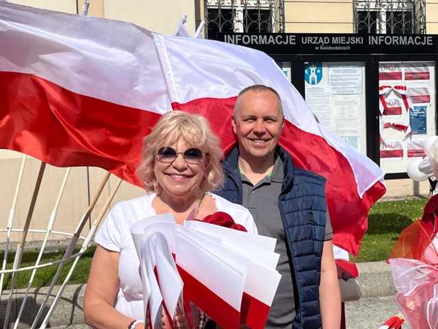 [FOTO] Biało-czerwone Świebodzice. Obchody Święta Flagi RP