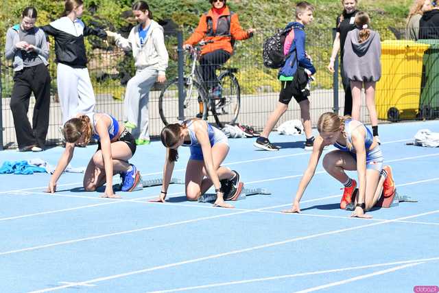 [FOTO] Otwarcie Sezonu Lekkoatletycznego. Na Stadionie Miejskim rywalizuje kilkuset zawodników